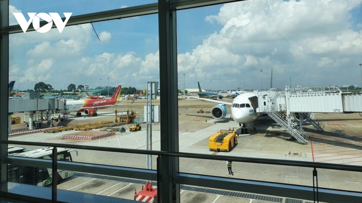 Vietnam to resume international flights from April 1